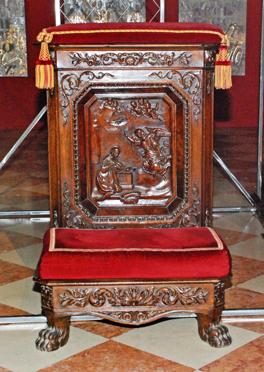 MuseoAT-Annunciazione-inginocchiatoio-stanza-papale.jpg