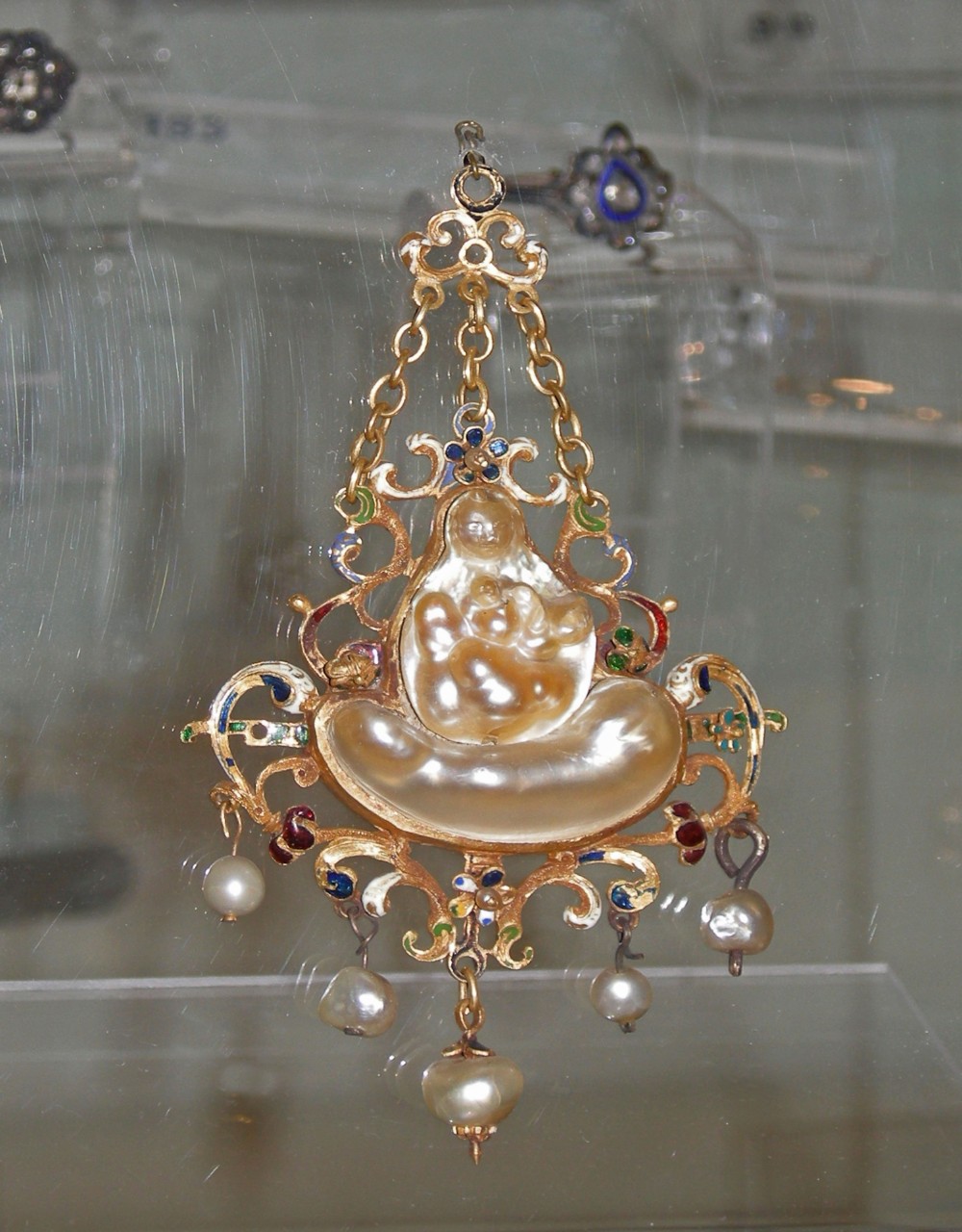 Leggi altro - Pendente