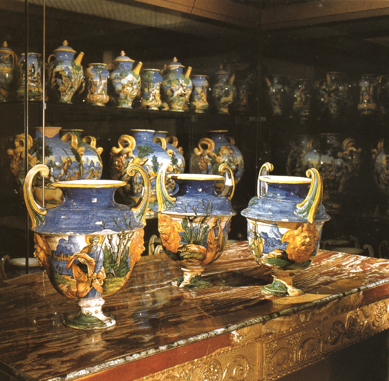 Leggi altro - 9 - SALA DELLE MAIOLICHE